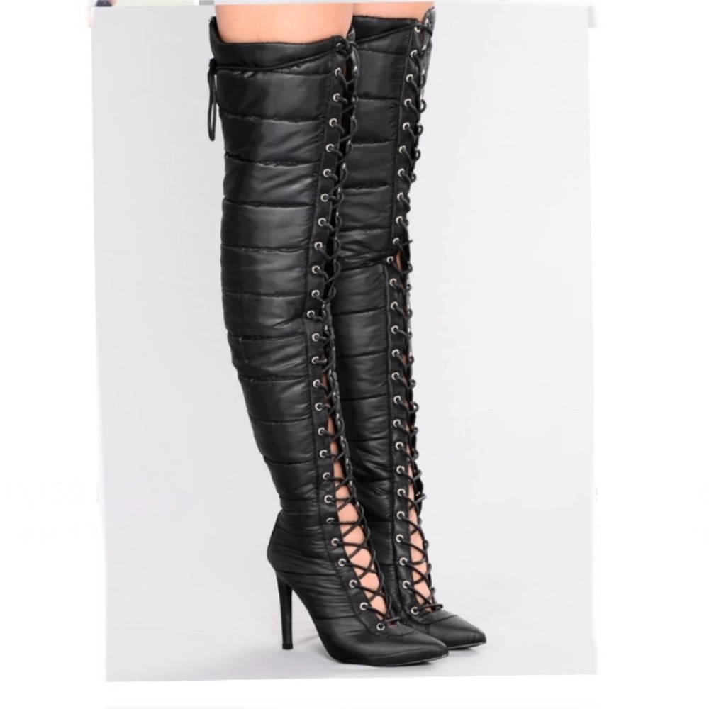 Puffer lace up boot